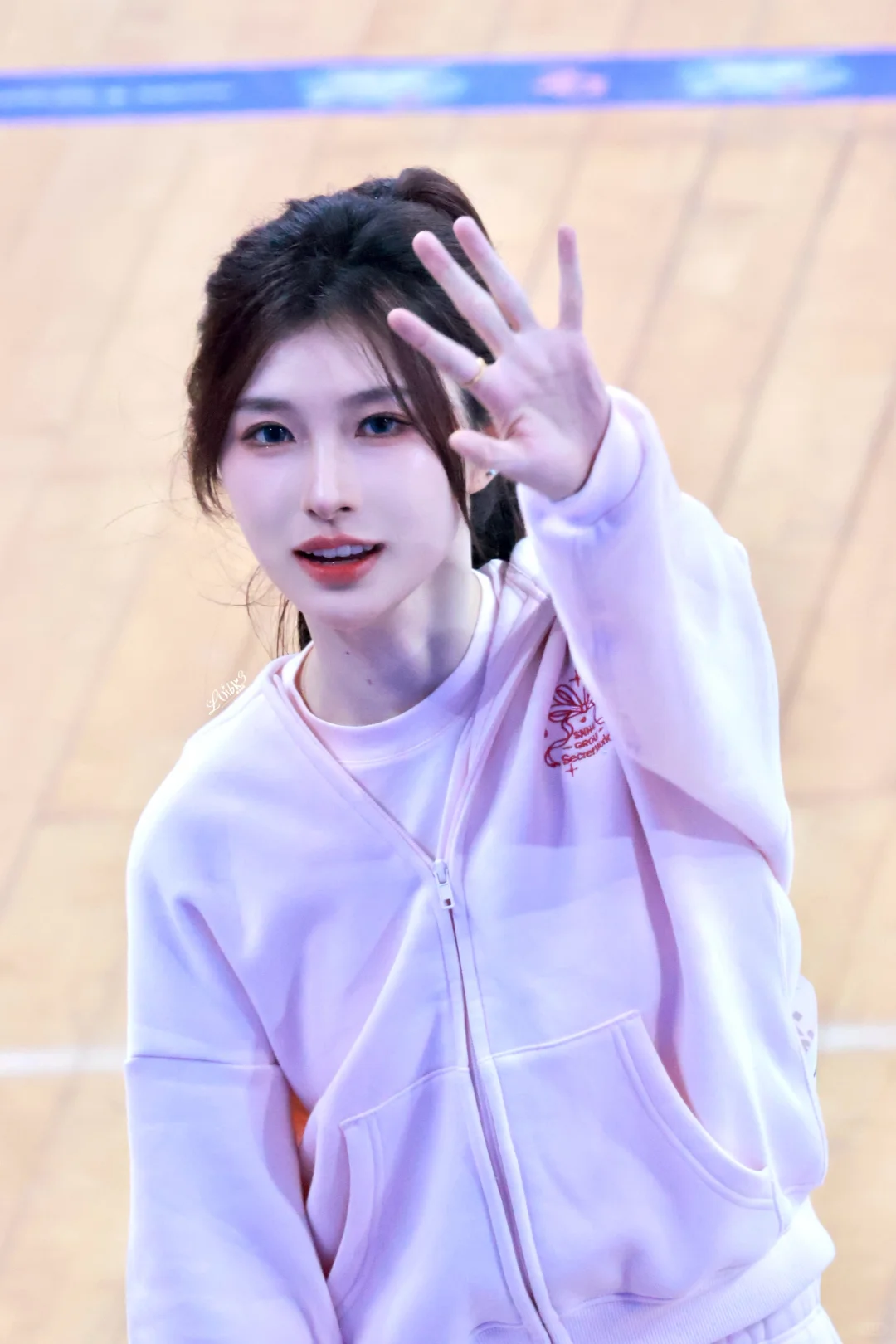 终于加上了暗恋的体育社学姐的联系方式