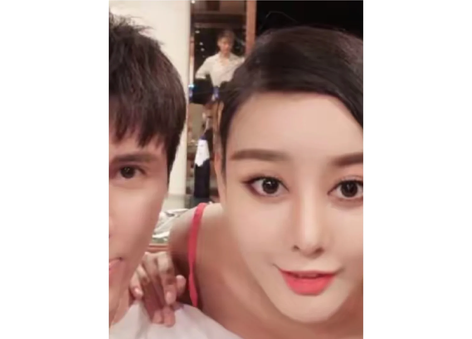 女网红八年花了800万，整容成范冰冰的模样