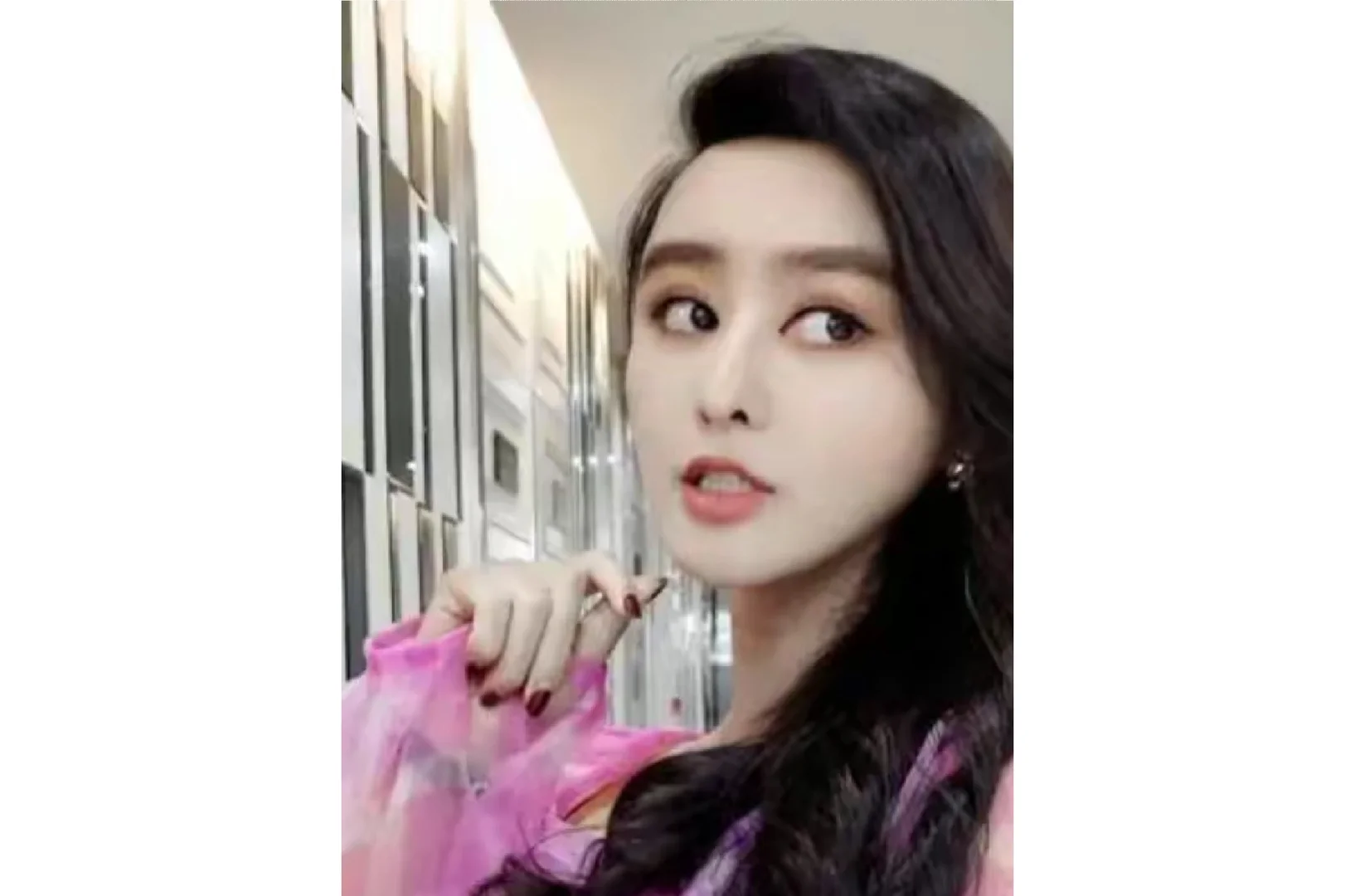 女网红八年花了800万，整容成范冰冰的模样