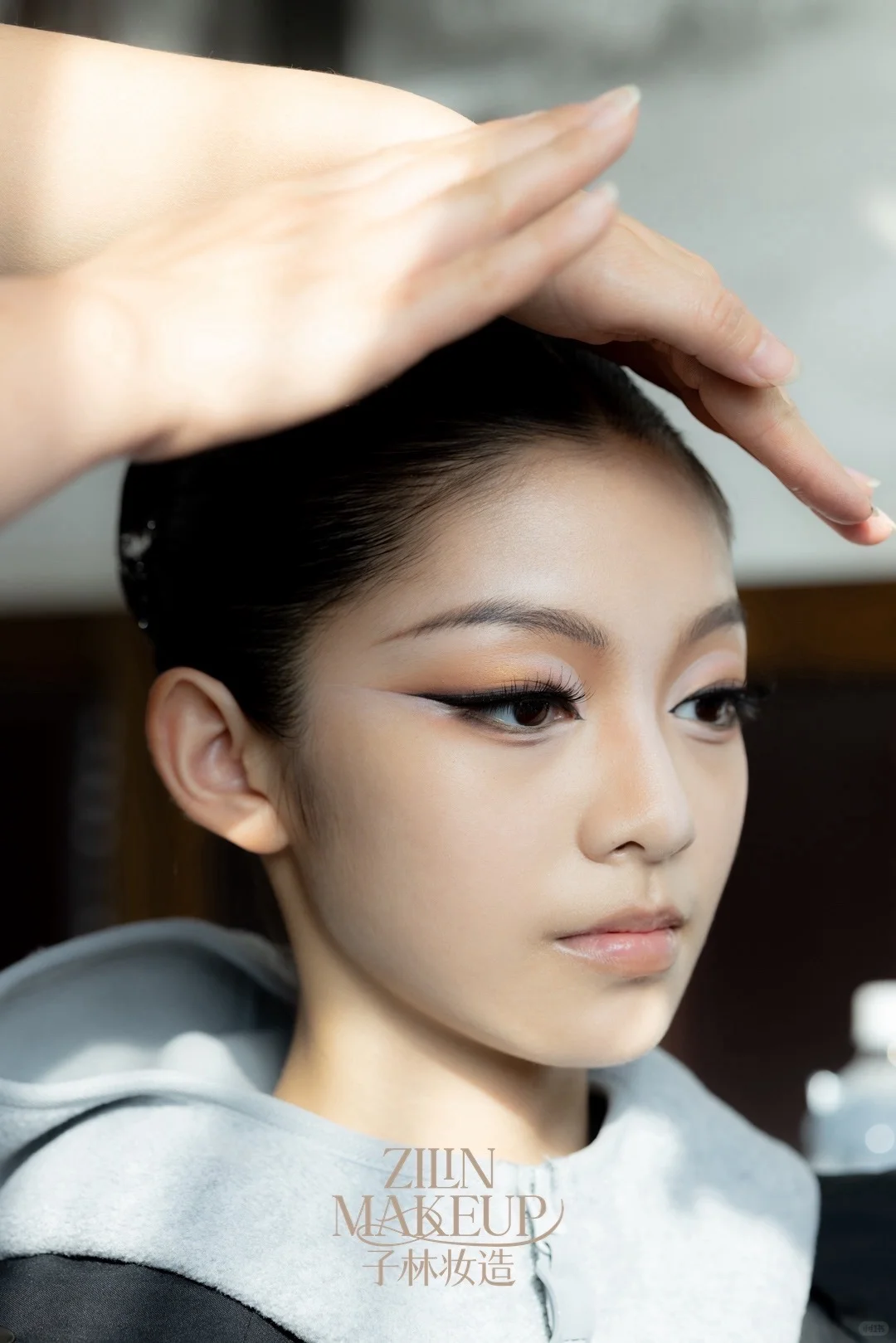 给美女化妆的难度在于保留她本身的气质