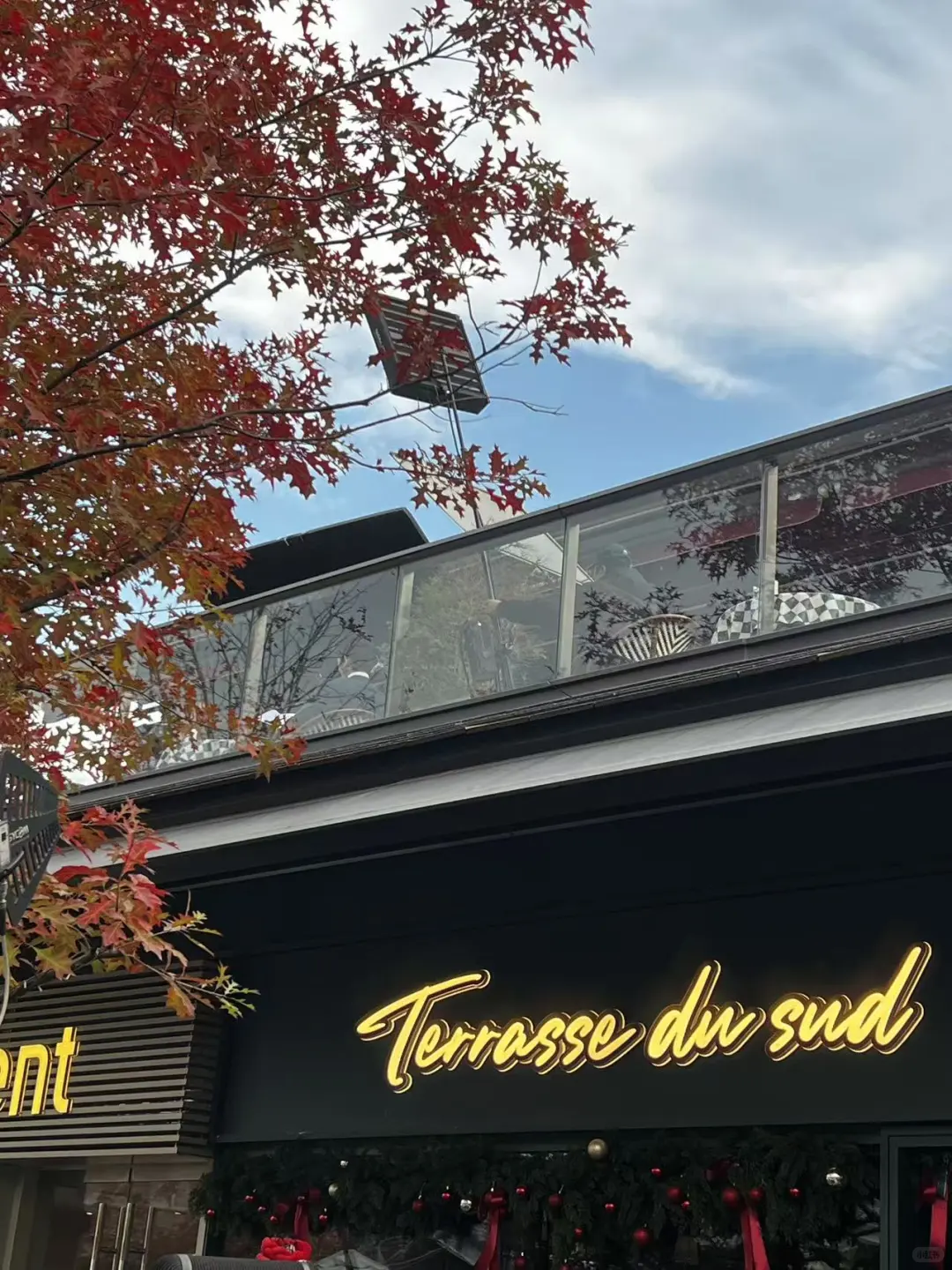 李一桐好美啊！！😭😭上着班美我一大跳