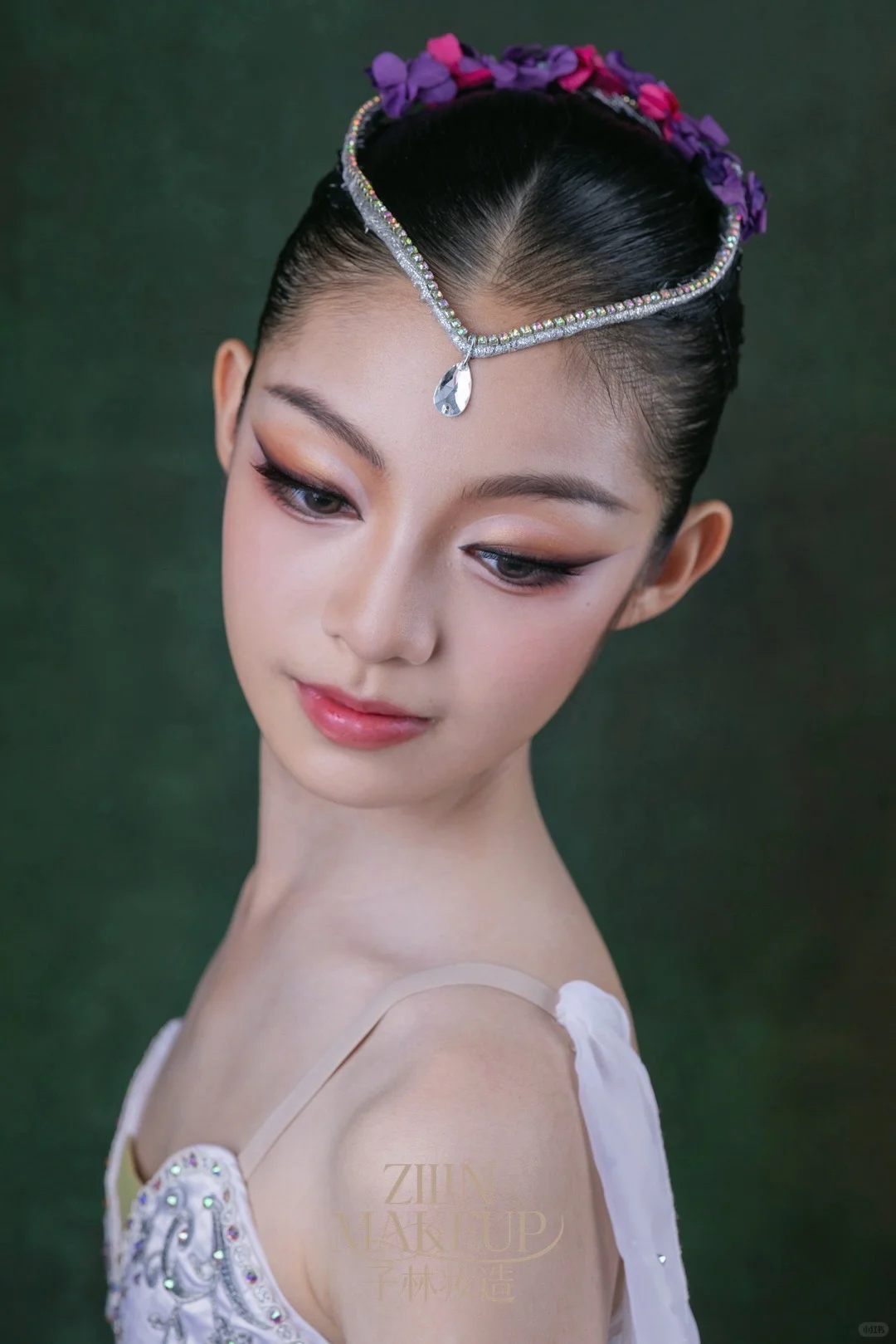 给美女化妆的难度在于保留她本身的气质