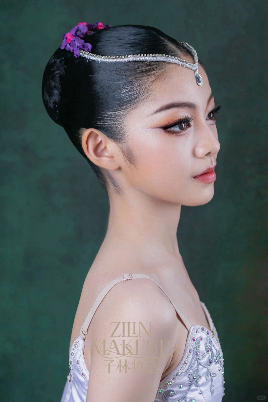 给美女化妆的难度在于保留她本身的气质