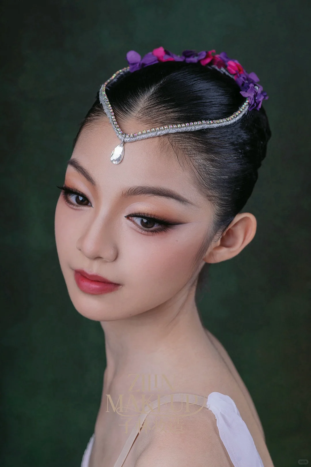 给美女化妆的难度在于保留她本身的气质