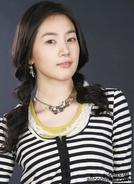  刘荷娜回应整容：阿星活在回忆里我在发光