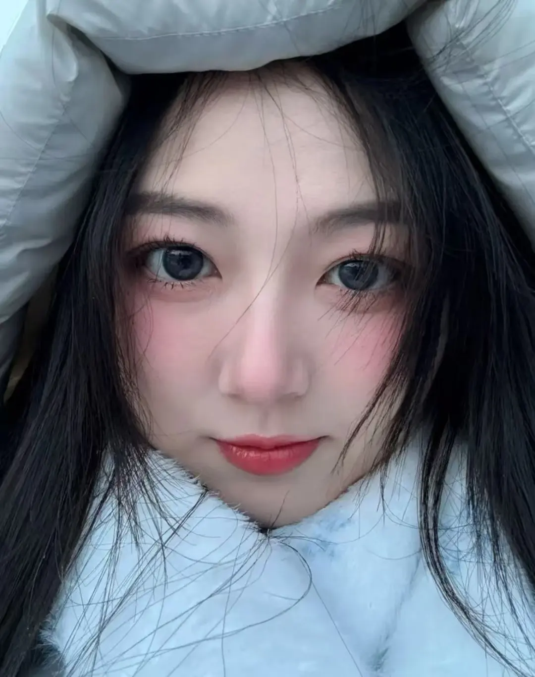 五官精致度悄悄拉满