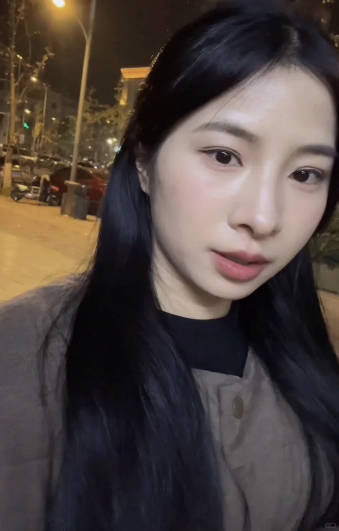 我真的好想给我鼻子整容一下啊，真的很丑啊