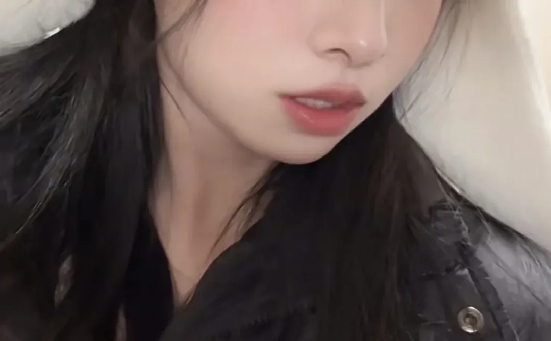 我真的好想给我鼻子整容一下啊，真的很丑啊