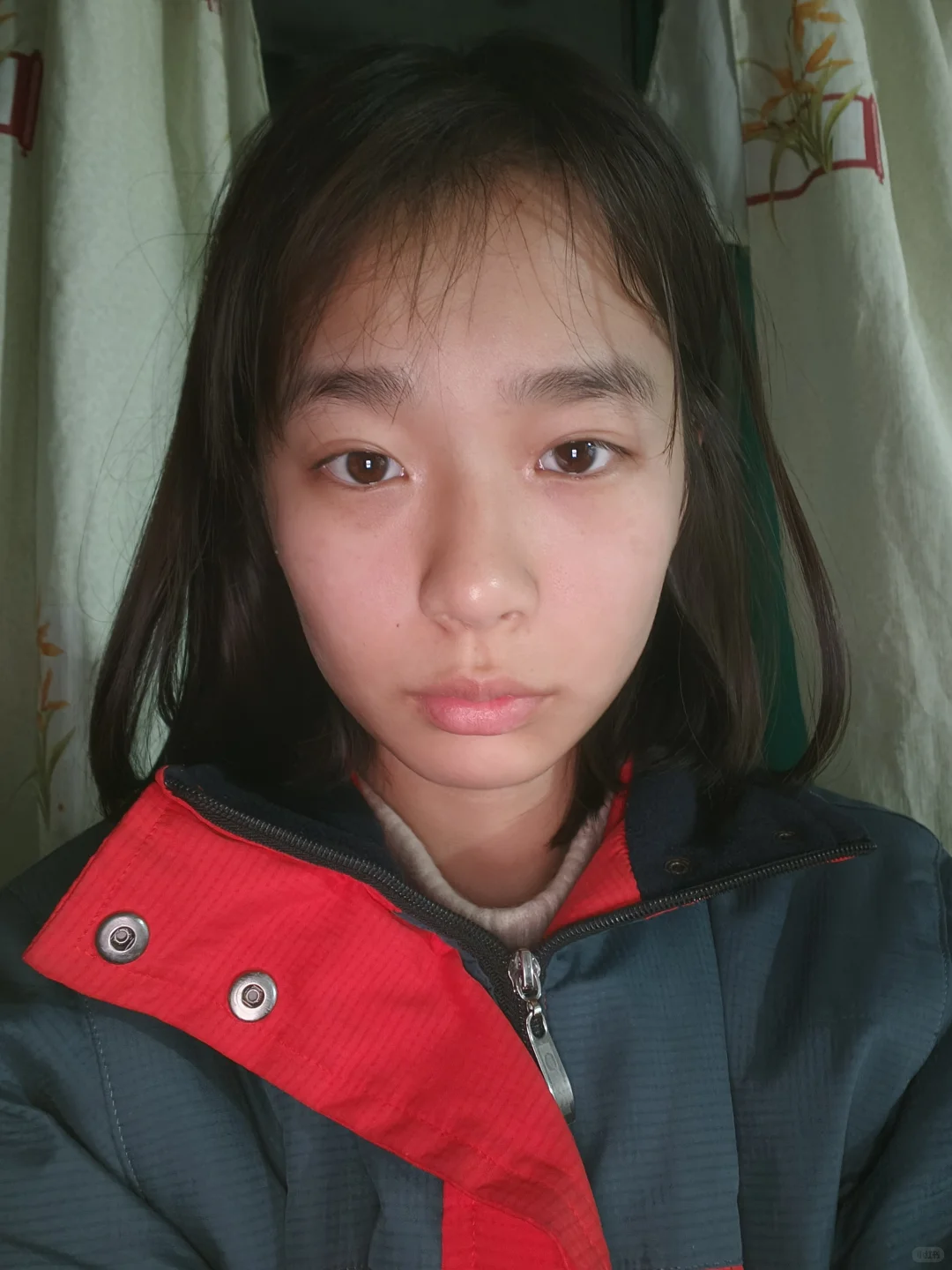 我好焦虑。我真想去整容了