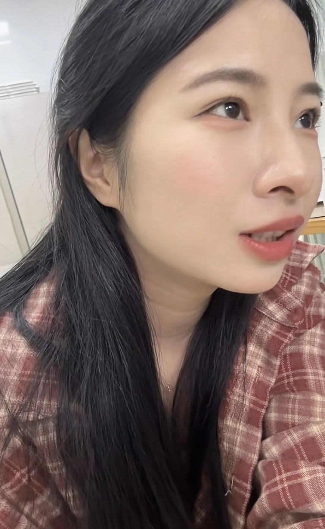 我真的好想给我鼻子整容一下啊，真的很丑啊