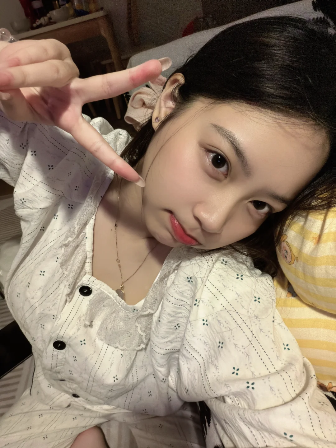 把自己养白后，美女氛围变得特别足...