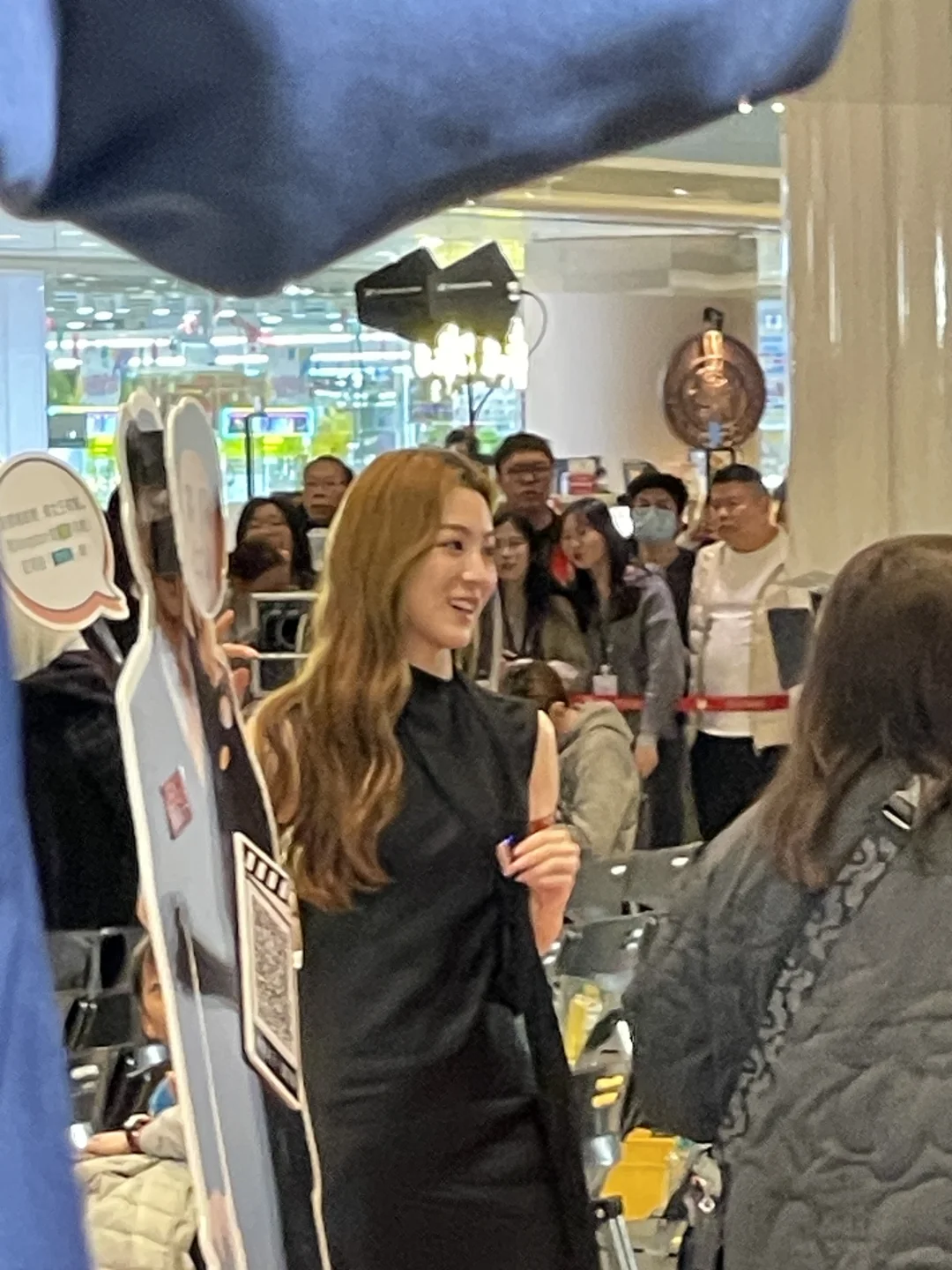 这个长得很像罗一舟的女生是谁