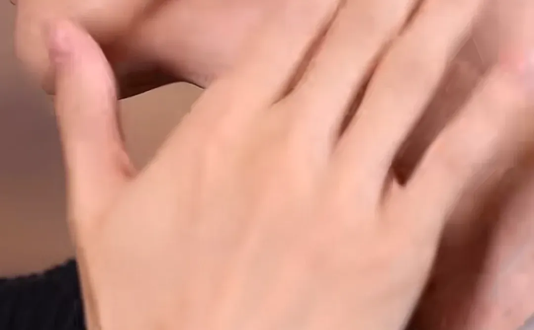 此男的素颜太抗打了