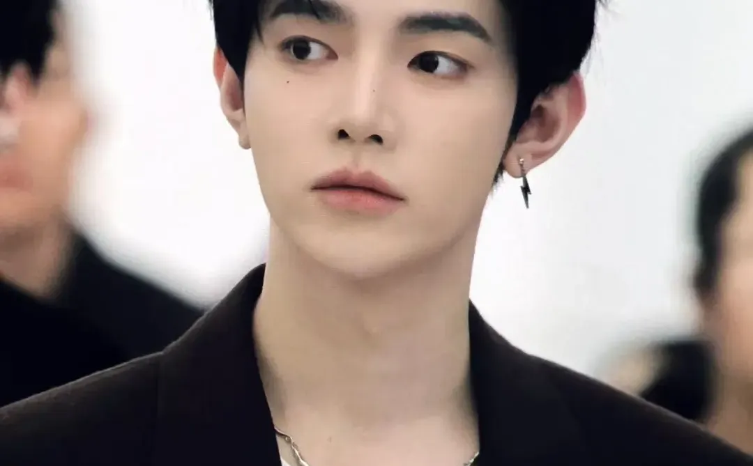 他怎么变单了❓