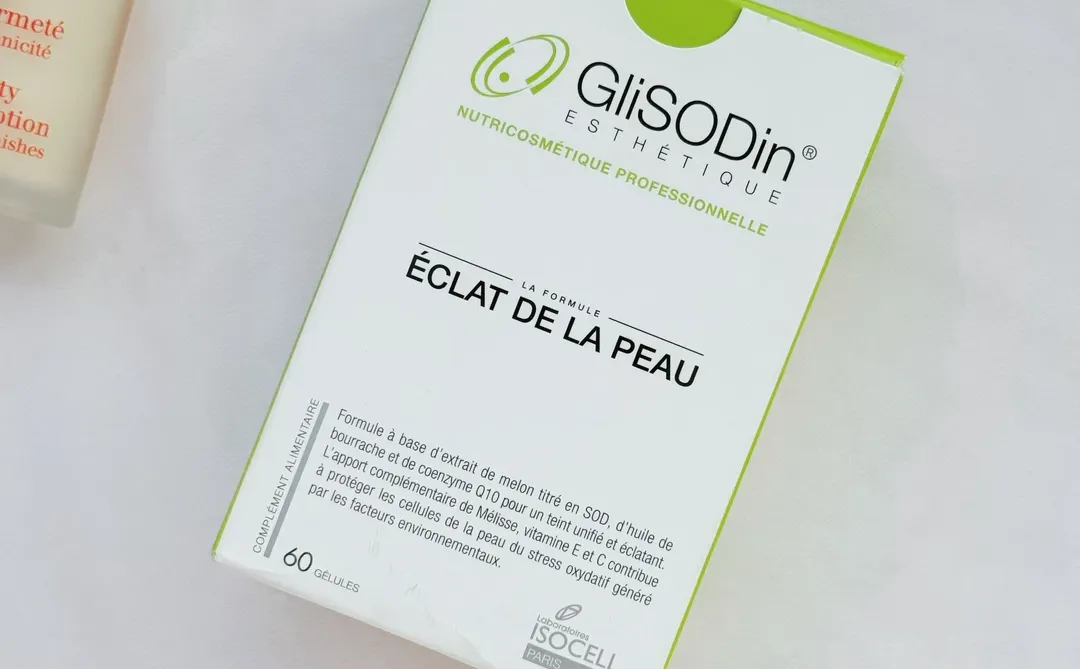 把自己养白后，美女氛围变得特别足...