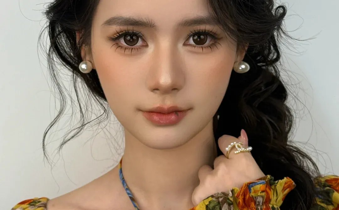 谁懂啊当学会了化妆之后，感觉换了一张脸