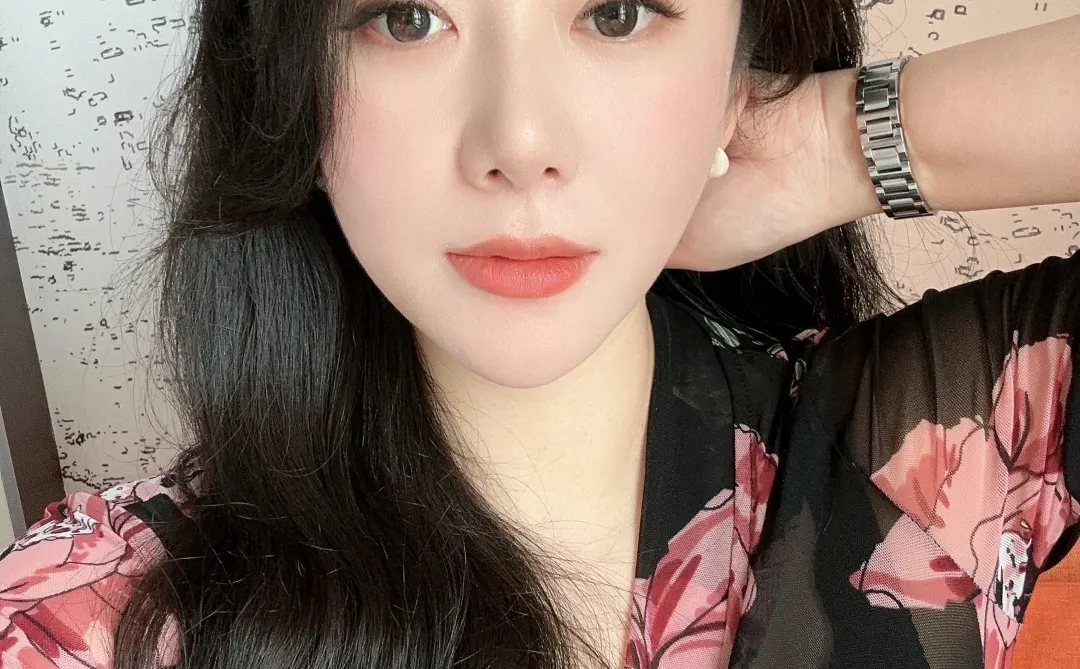 40岁中年少女 心不老下巴也不能老