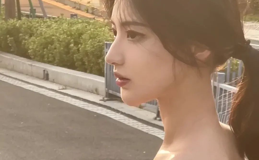 高清怼脸出神图的秘诀是骨相美🙋