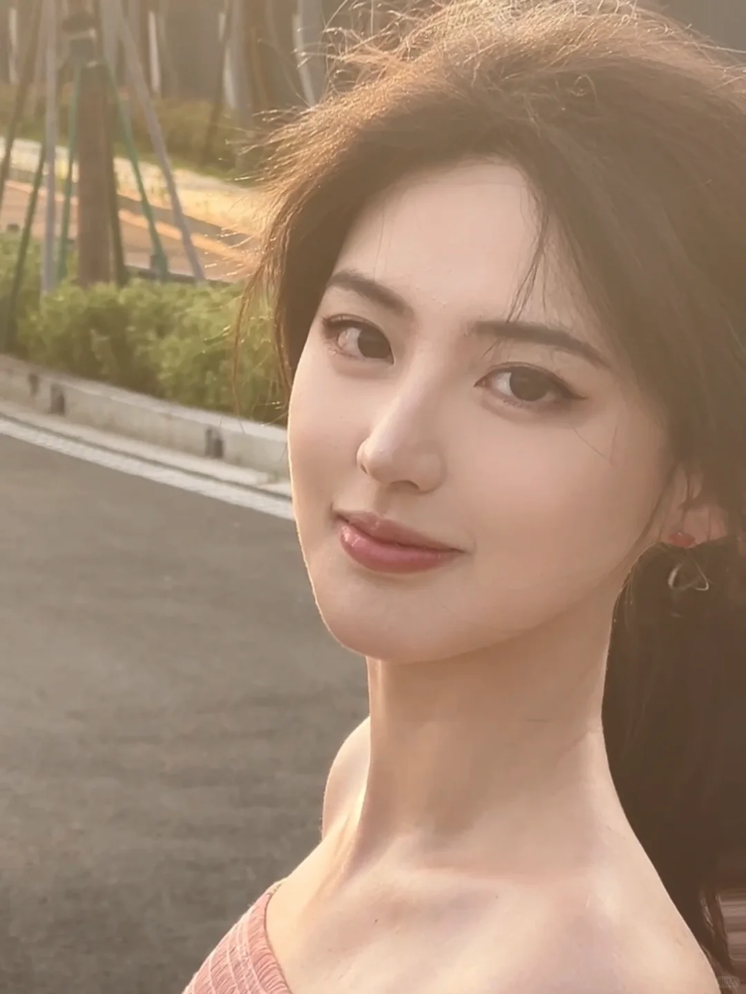 高清怼脸出神图的秘诀是骨相美🙋