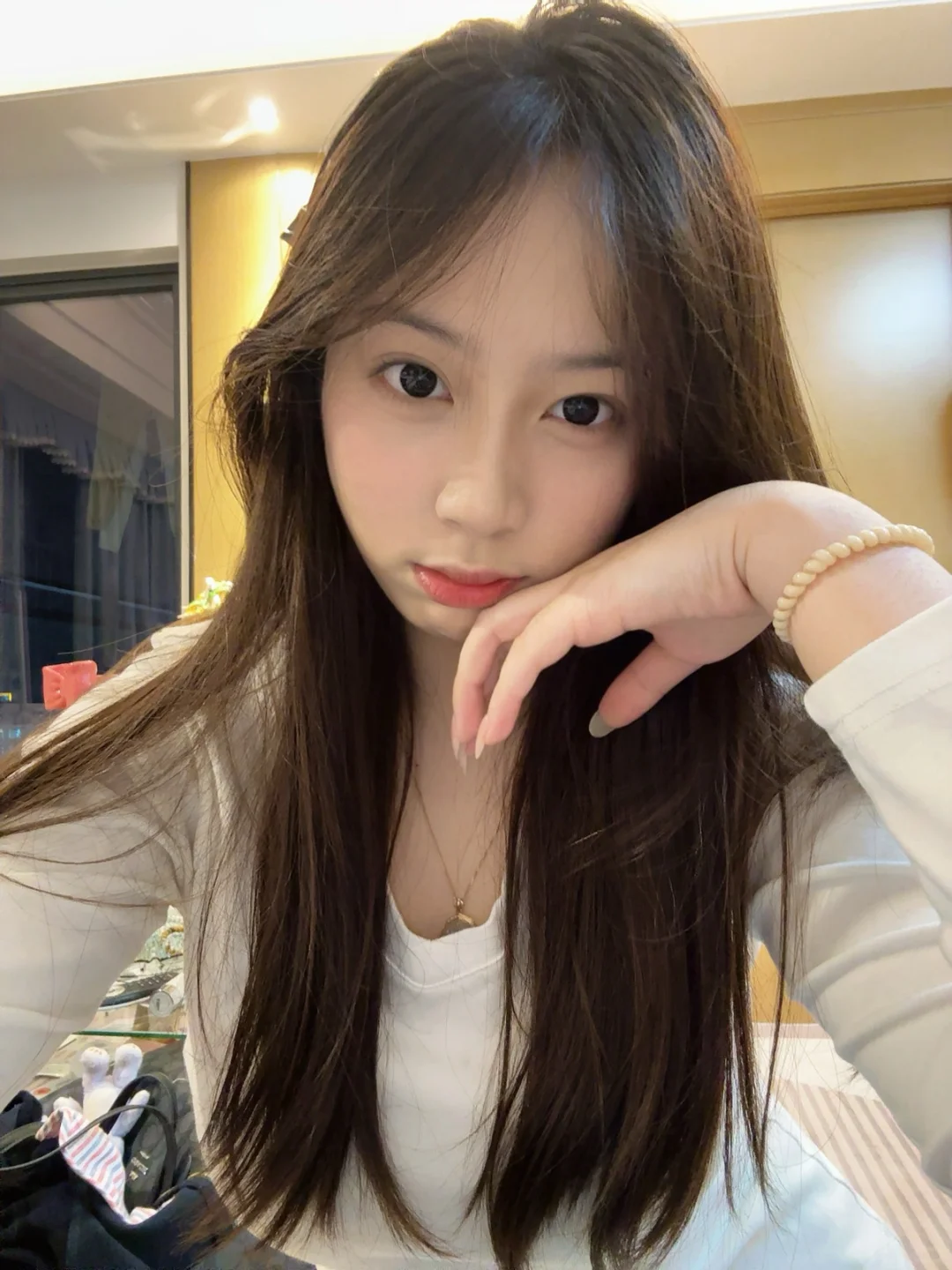 把自己养白后，美女氛围变得特别足...