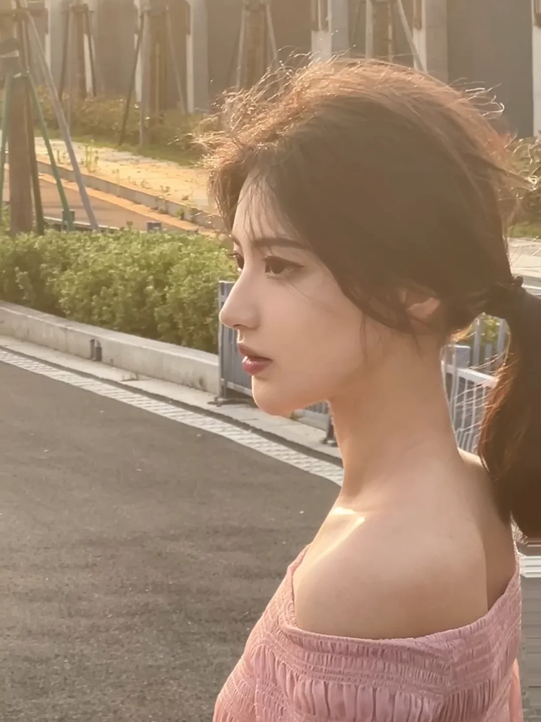 高清怼脸出神图的秘诀是骨相美🙋