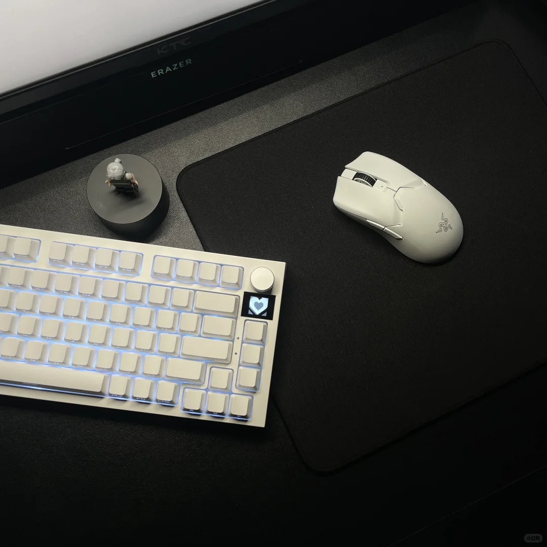 也许这方寸屏幕中才是属于我的世界