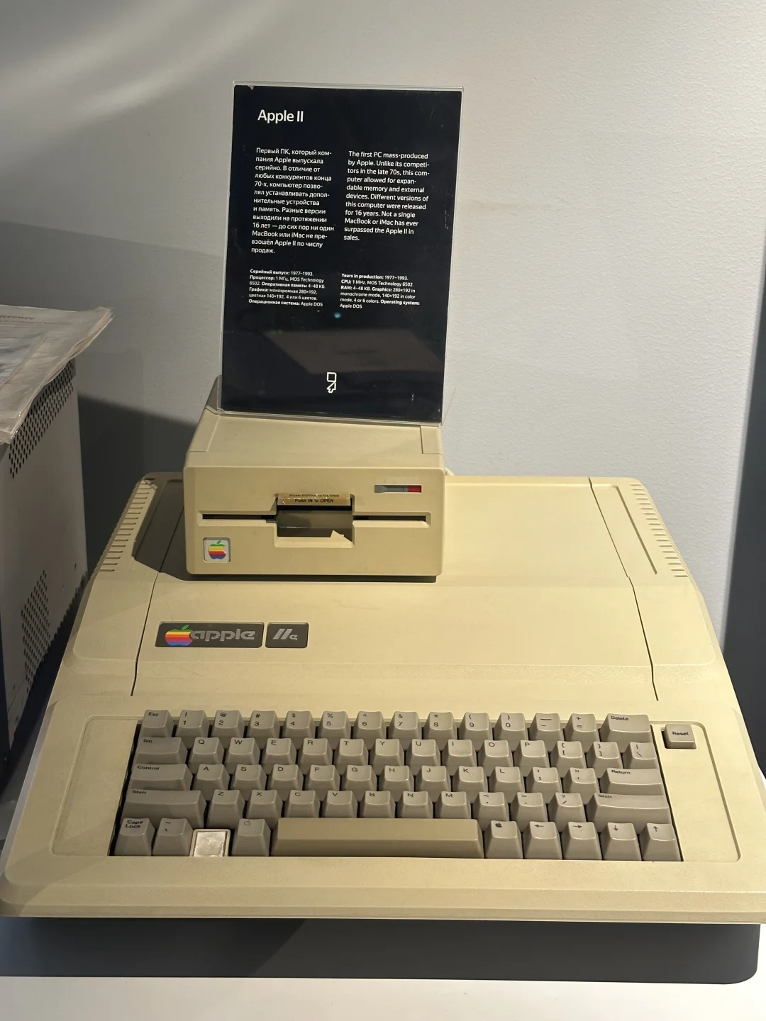 储存“旧时光能量块”的店铺，古董游戏机。