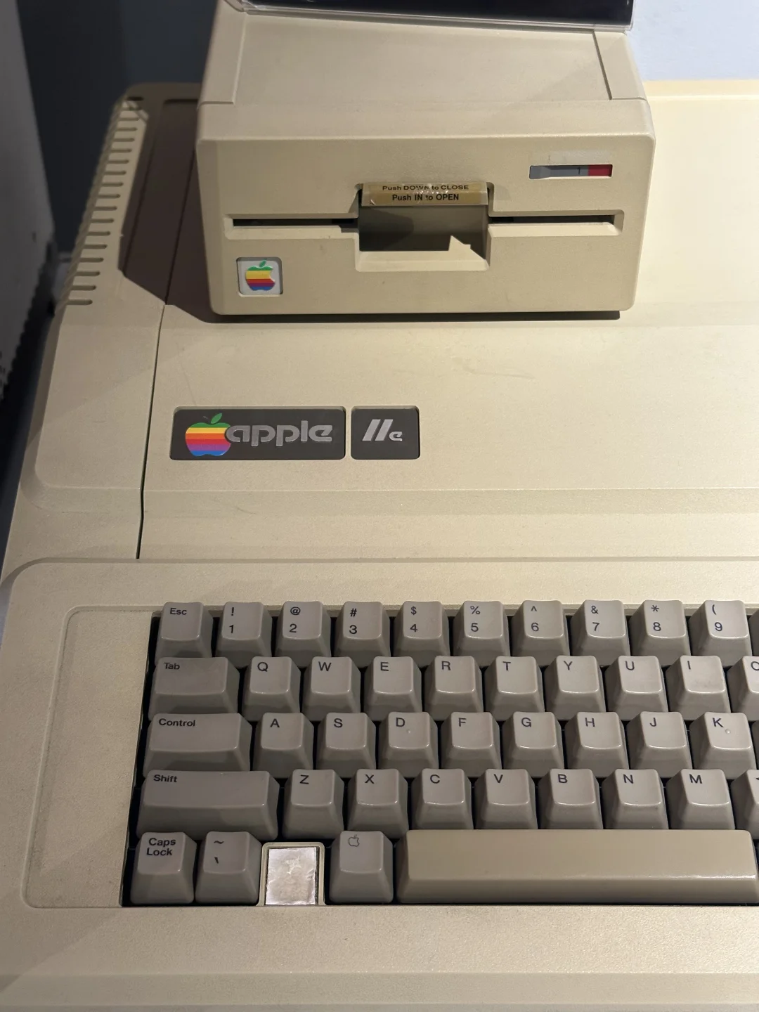 储存“旧时光能量块”的店铺，古董游戏机。