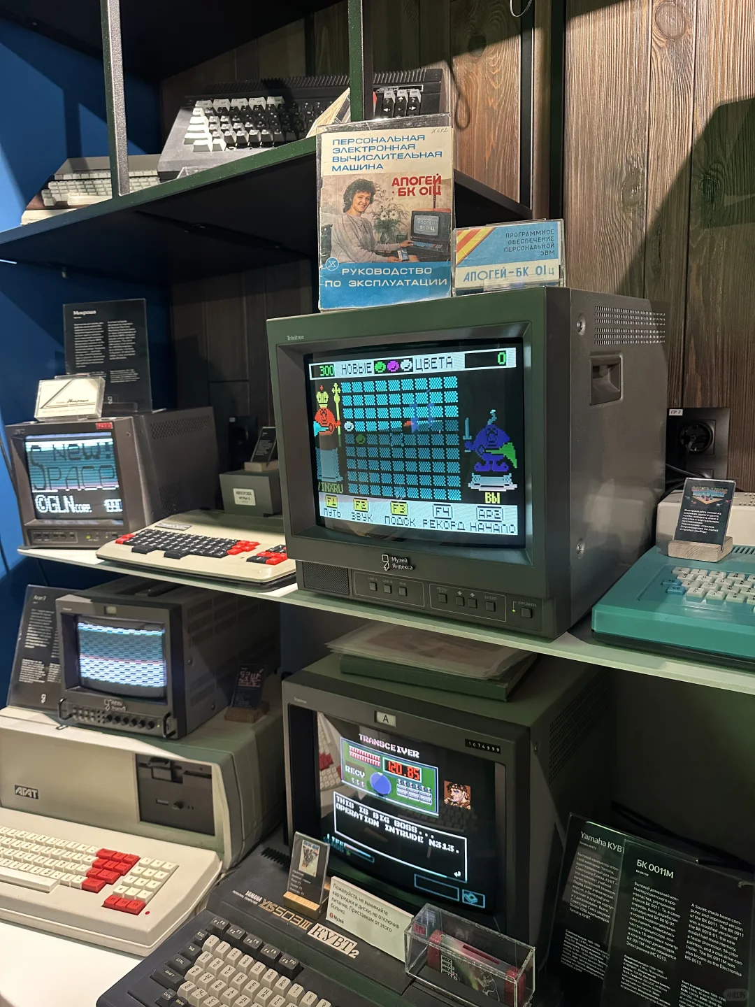 储存“旧时光能量块”的店铺，古董游戏机。