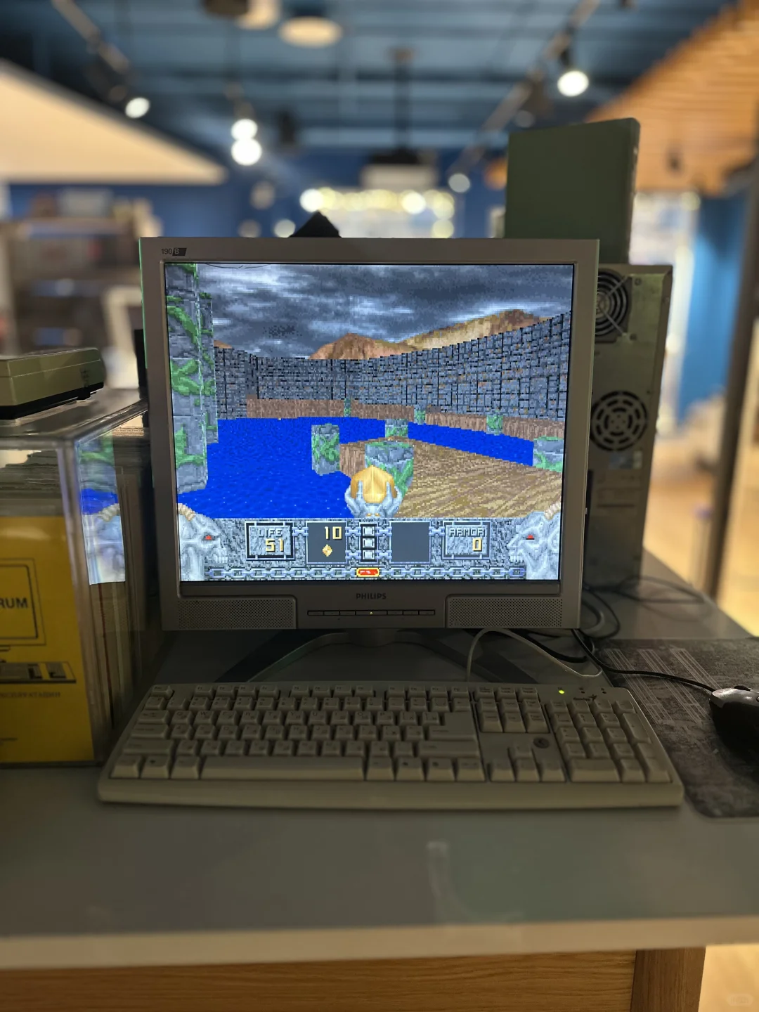 储存“旧时光能量块”的店铺，古董游戏机。