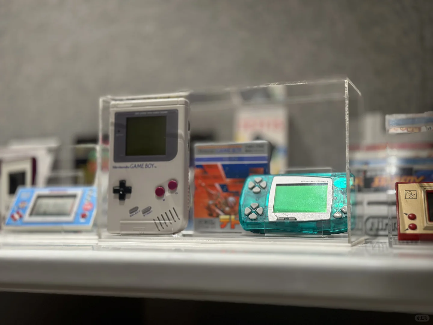 储存“旧时光能量块”的店铺，古董游戏机。