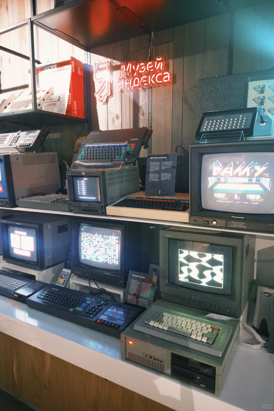 储存“旧时光能量块”的店铺，古董游戏机。