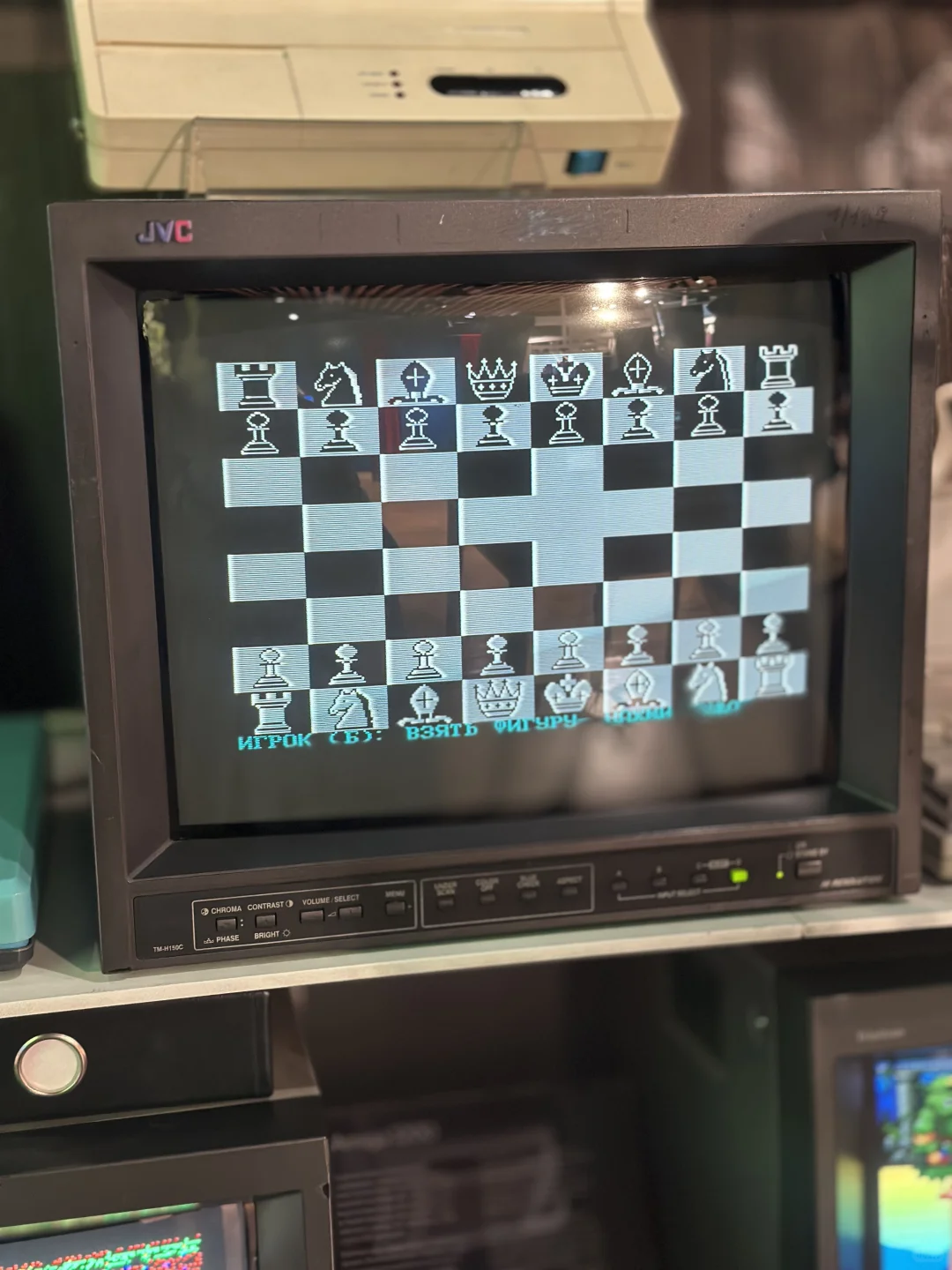 储存“旧时光能量块”的店铺，古董游戏机。