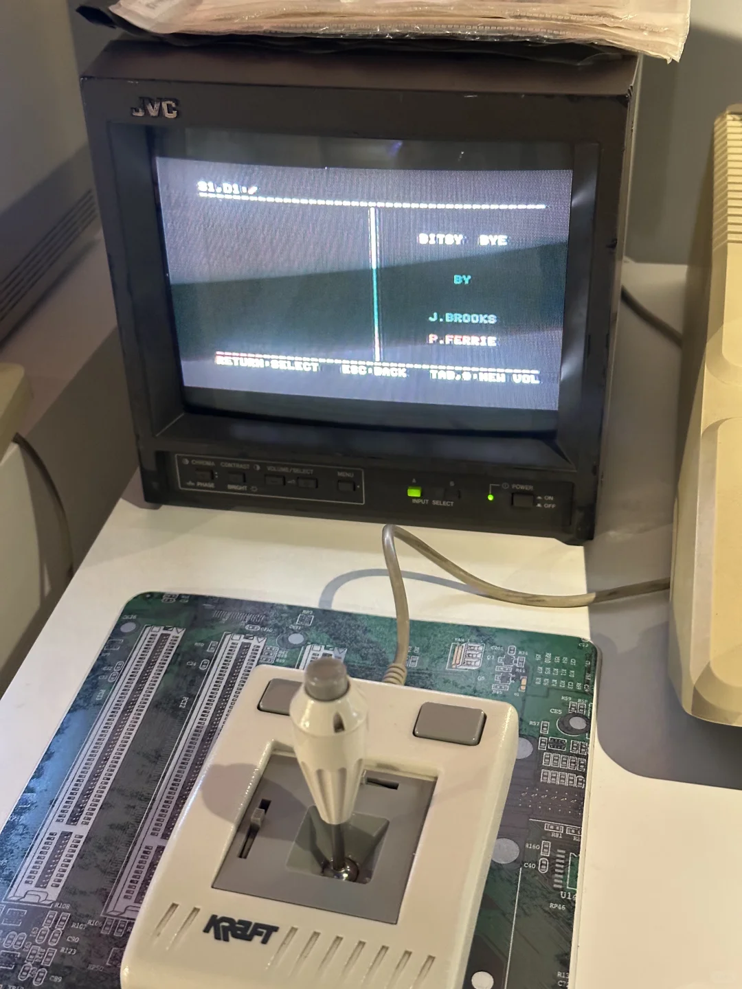 储存“旧时光能量块”的店铺，古董游戏机。