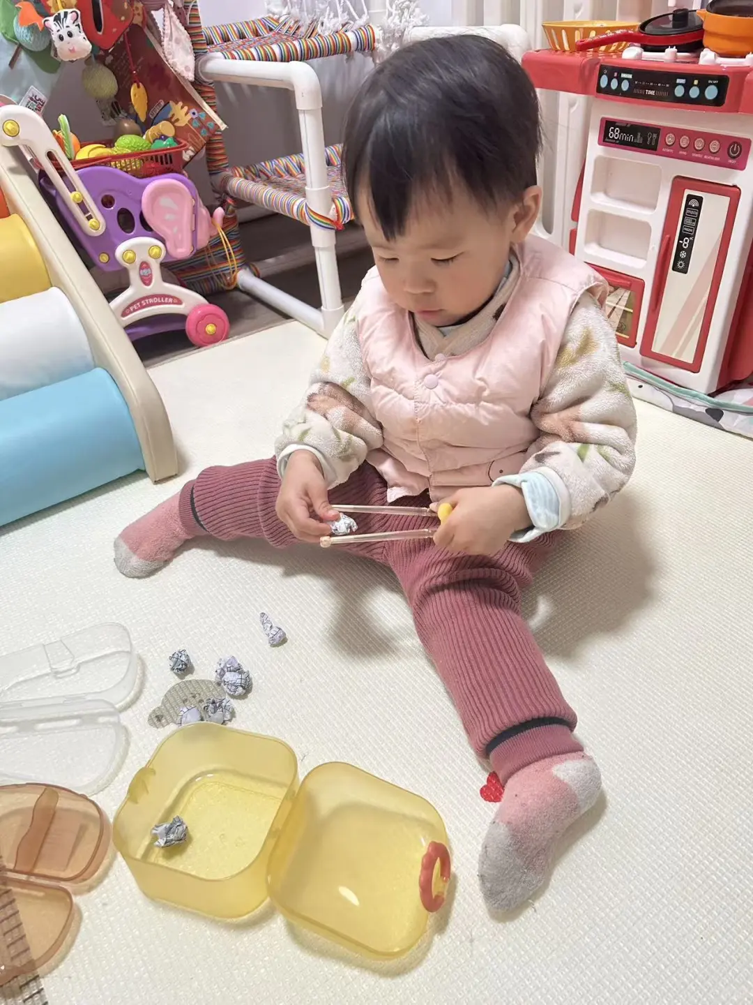 早教游戏｜22月龄宝宝精细动作练习