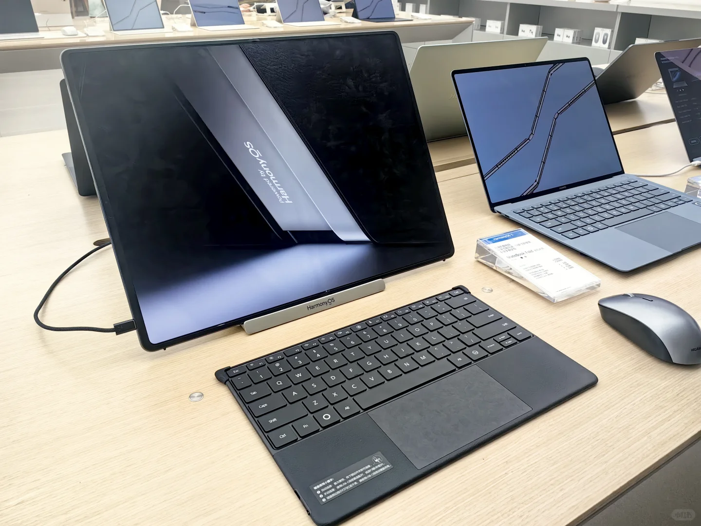 华为MateBook Fold，真折叠大屏办公本！