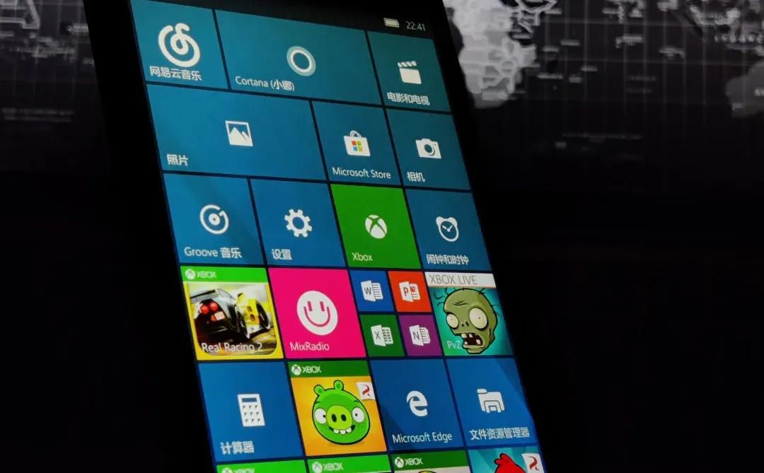 一台搭载windows操作系统的手机