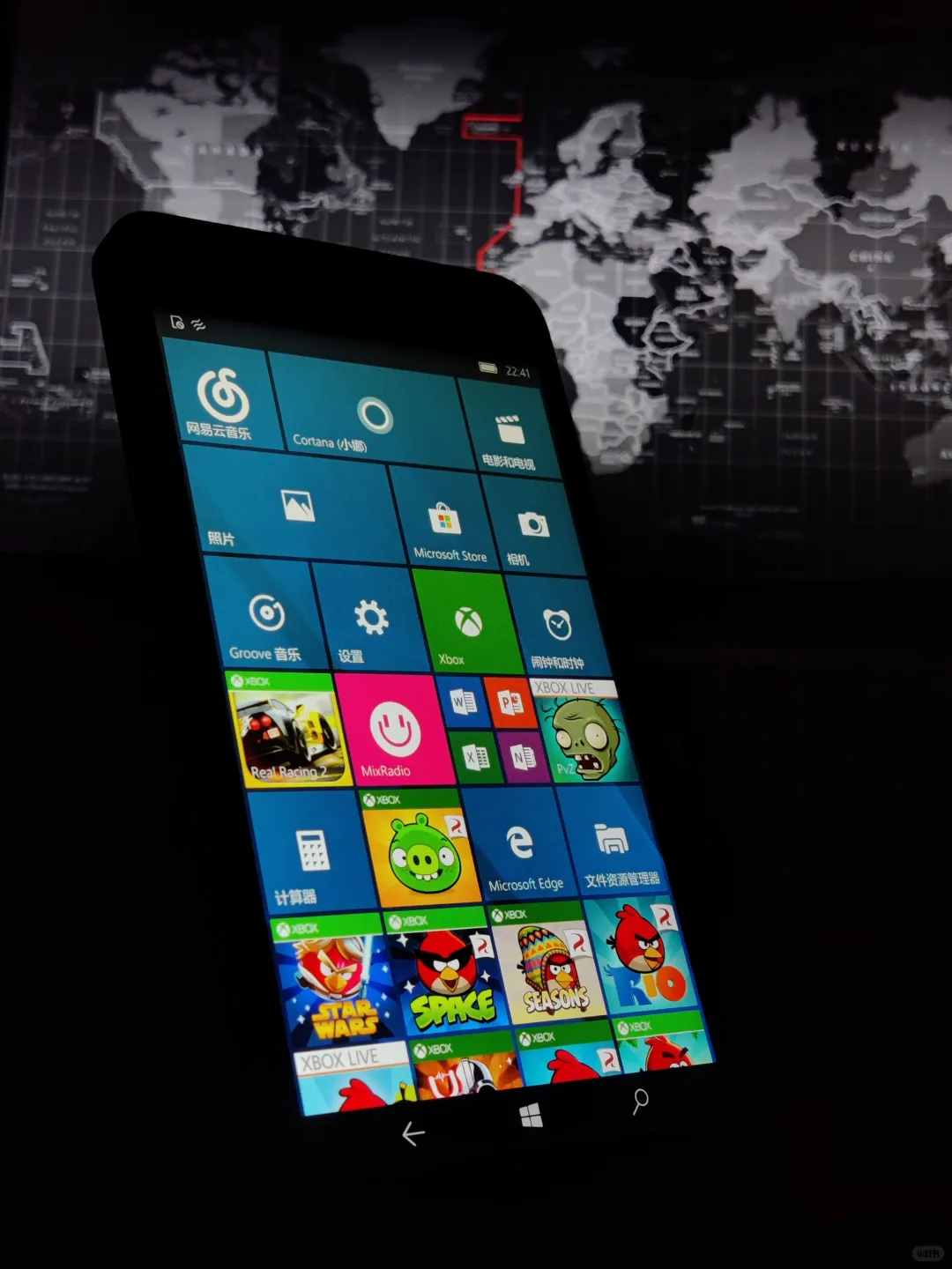 一台搭载windows操作系统的手机