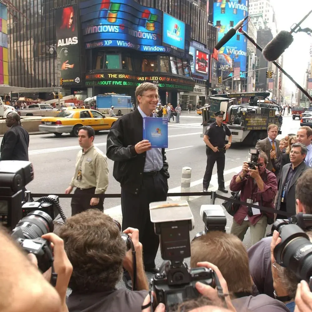 2001年地球首富比尔·盖茨在纽约发布XP