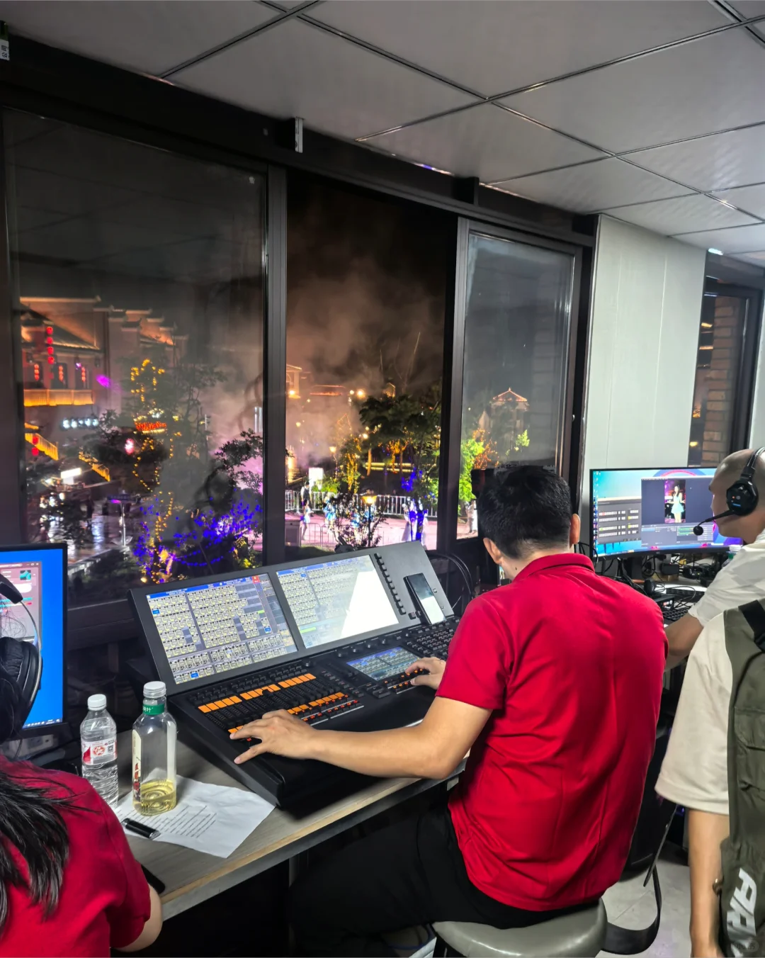 景区内综艺直播舞台招聘舞蹈演员和歌手