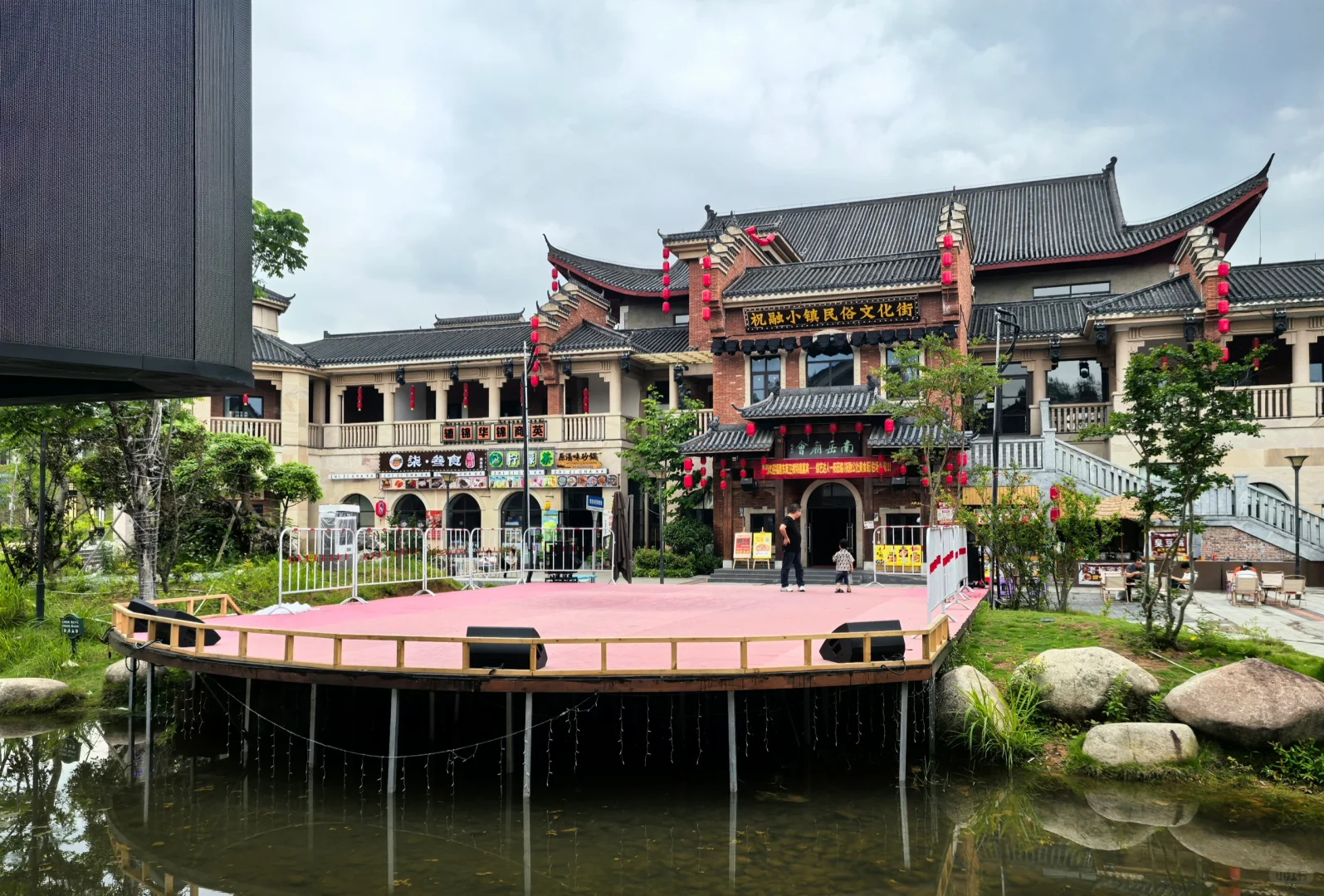 景区内综艺直播舞台招聘舞蹈演员和歌手