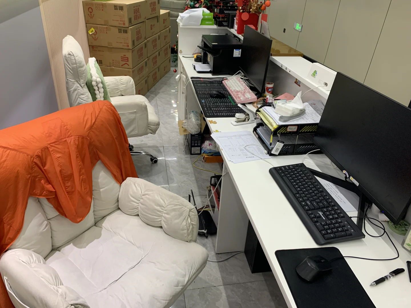 急❗招两个前台/朝九晚六/不加班/待遇好