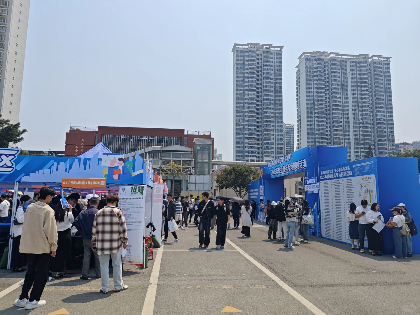 南宁展览馆“春风送岗促就业”
