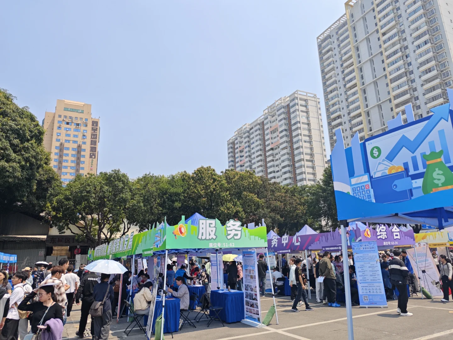 南宁展览馆“春风送岗促就业”