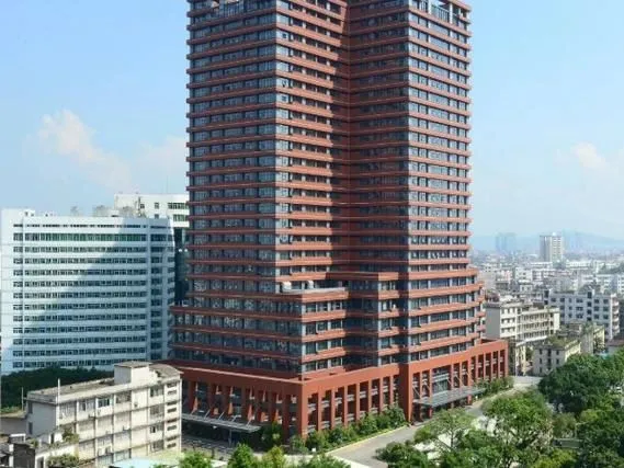 第一人民医院招聘护士70名,开始报名!