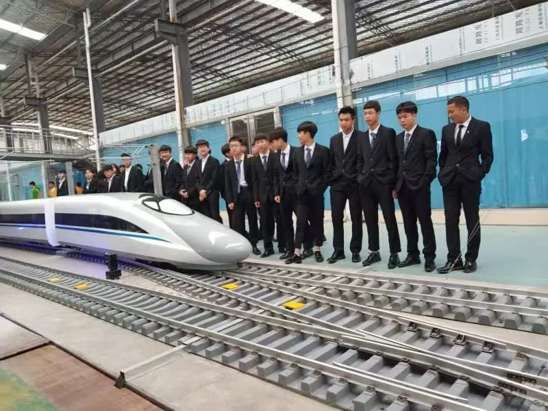 五险一金,朝九晚五周末双