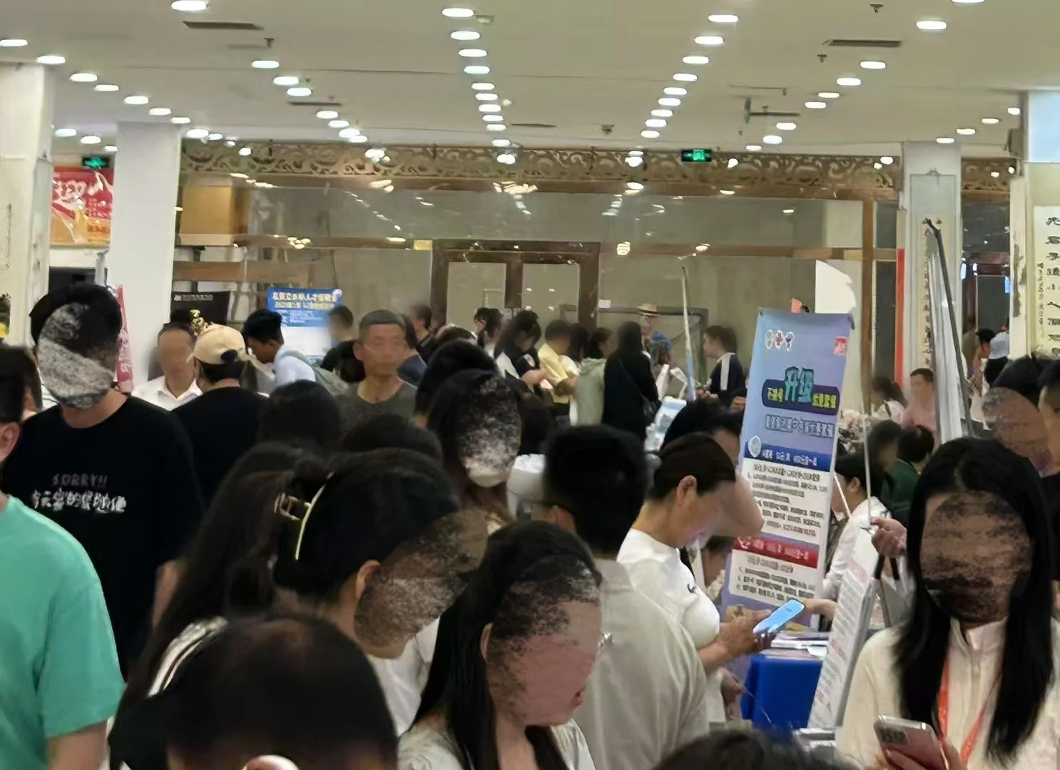 是谁家招聘会这么火? 原来是我们呀！今