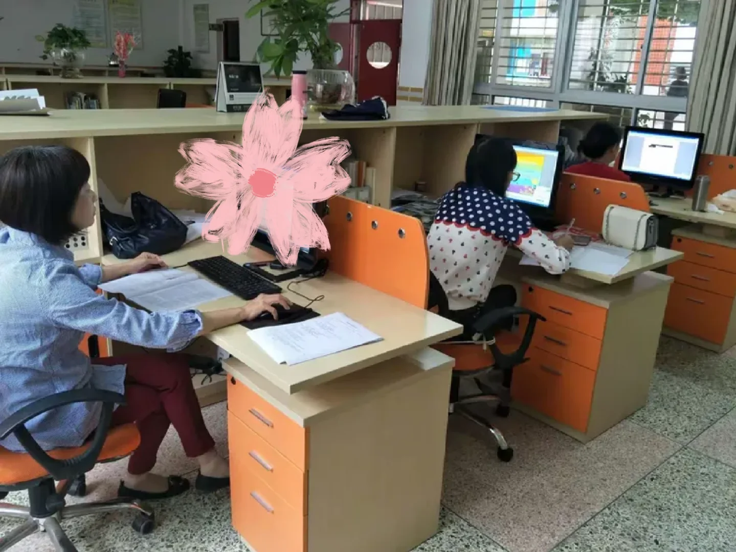 武汉学校的后勤岗 大专起 有人愿意来吗？