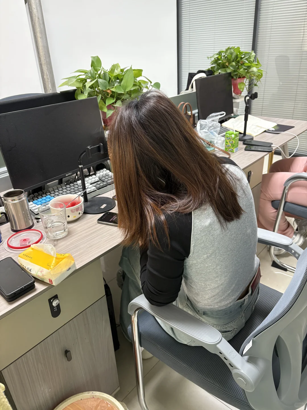 姐妹儿来和我做同事吧4500-7500一个月