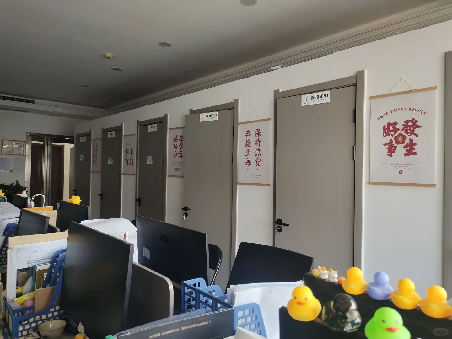 在郑州做不出镜主播的日常，三点都下班了